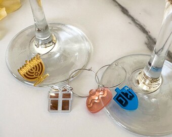 Jewish Theme Acrylic Wine Charms Set of 4, Hamsa, Shabbat Shalom, Hannukah, Jewish Star, Chai, Lechaim, Jewish Gift, Wine Glass Charm