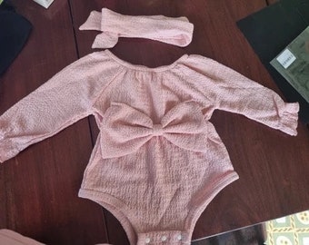 Bébé bébé printemps et automne mignon mode doux style étranger noeud rose à manches longues grenouillère + foulard bébé ensemble deux pièces