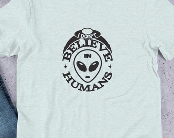 I don't believe in humans unisex t-shirt, men and women, 4 colors, alien design, UFO, soft and comfy tee, great gift