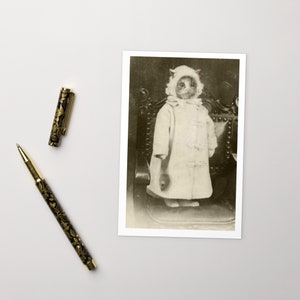 Cartão postal infantil gato peculiar / 4" x 6" / fotografia vintage / arte macabra / papel de carta assustador