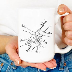 Vatertagstasse, personalisierte Papa-Kaffeetasse, hält Papas Hand, Papa-Tasse mit Kindernamen, individuelle Papa-Hand-Tasse, Papa-Geschenk von Kindern