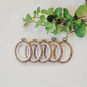  Caydo 4 Pieces 3.2 Inch Embroidery Hoops Circle Imitated Wood  Display Frame Plastic Cross Stitch Hoops for Art Craft Sewing and Wall  Ornaments