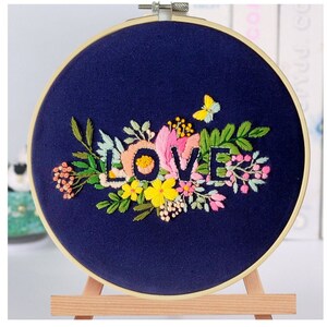 Floral Embroidery Kit ,  Easy floral Pattern, Great gift for loved ones, Beginner embroidery Kit