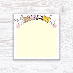 Puede incluir: Una tarjeta de notas amarilla con un borde blanco y un borde festoneado. Cinco animales de dibujos animados están asomando por encima de la tarjeta: un conejo blanco, un oso marrón, un cerdo rosa, un panda blanco y negro y un gato naranja. Cada animal tiene una flor rosa detrás.