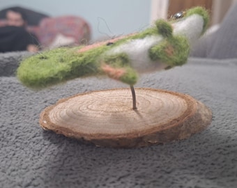 Mini truite arc-en-ciel chantante - Ornement de poisson en feutre fait main