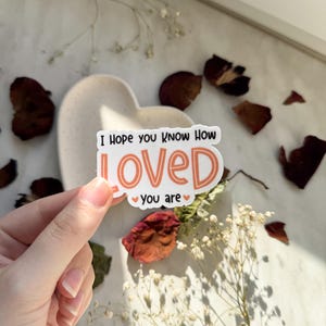 J'espère que vous savez à quel point vous êtes aimé Sticker | autocollant vinyle brillant, autocollant amour-propre, autocollant soins personnels | autocollant de motivation imperméable à l'eau