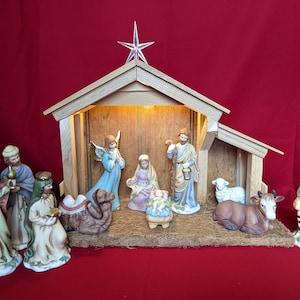 Handmade Cedar Wooden Christmas Holiday Nativity, Manger, Stable, Covered Roof - No Figurines