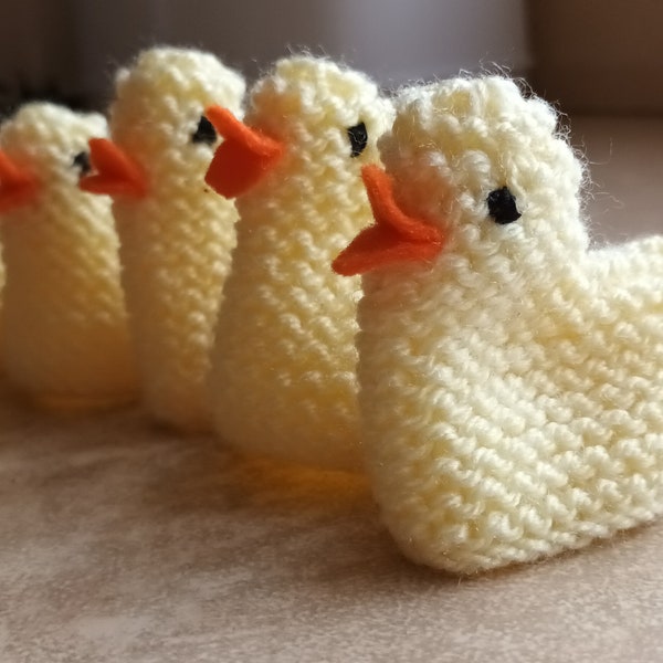 Knitting pattern for easter chicks,  egg holders