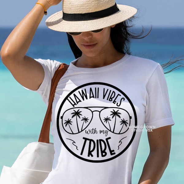Vibras hawaianas con mi tribu SVG, Vacaciones familiares de verano, Vacaciones en la playa de Hawái, Descarga digital de siluetas de Cricut, SVG, PNG, JPG, DXF, EPS