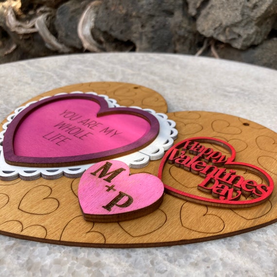 Valentine's Day Picture Frame Sign - Door Hanger With 5 Heart