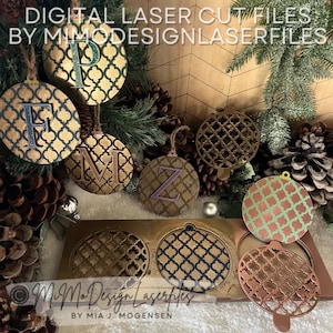 Può includere: Un set di progetti di ornamenti tagliati al laser che presentano un motivo geometrico. Gli ornamenti sono di vari colori, tra cui oro, verde e marrone. Gli ornamenti sono etichettati con le lettere F, M, P e Z. Il testo "MiMo Design Laserfiles" è visibile nell'immagine.