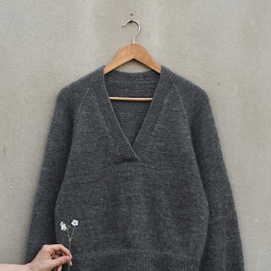 Knitting pattern for I Mohair Weekend sweater, sweater knitting pattern, v neck sweater, round knitting, mohair sweater, fitted sweater