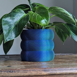 3D Printed Stacked Planter: Modern Textured Plant Pot with Drainage