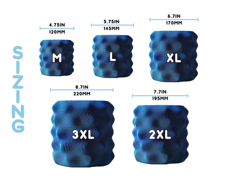 Puede incluir: Imagen que muestra cinco rodillos de masaje azules de varios tama&ntilde;os, etiquetados como M, L, XL, 2XL y 3XL. Las medidas se proporcionan en pulgadas y mil&iacute;metros, con el rodillo m&aacute;s grande midiendo 220 mm de ancho.