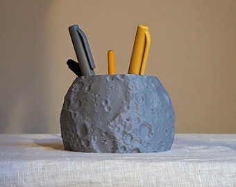 3D Printed Moon Pencil Holder: Space-Themed Desk Organizer