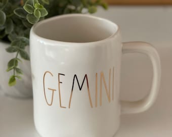 Tazas auténticas de la colección artesanal Rae Dunn con signos del zodiaco