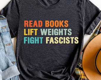 Lesen Sie Bücher, die Gewichte heben Kampf Faschismus, Aktivist Shirt, Reader Fitness Freiheit Statement T-Shirt
