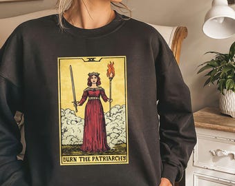 フェミニスト魔女タロットカードシャツ：家父長制を燃やせ、社会正義を