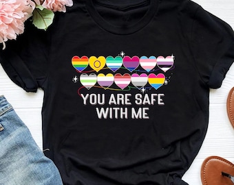 「You Are Safe With Me」シャツ：プライドハートフラッグ LGBTサポート