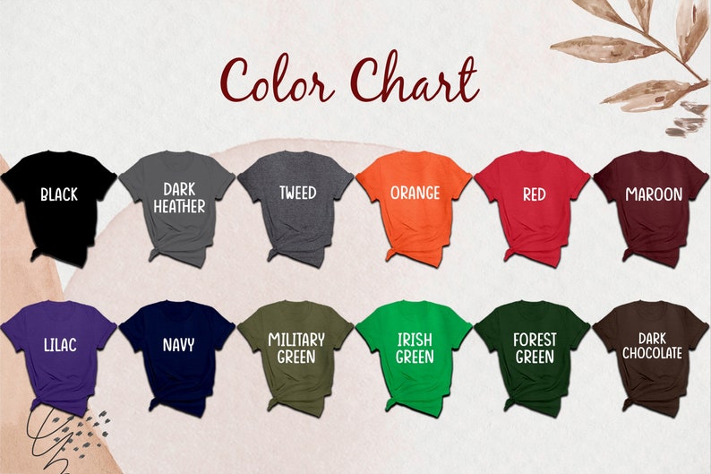 Puede incluir: Una carta de colores con doce camisetas de manga corta en varios colores etiquetadas como Black, Dark Heather, Tweed, Orange, Red, Maroon, Lilac, Navy, Military Green, Irish Green, Forest Green y Dark Chocolate, dispuestas en dos filas.