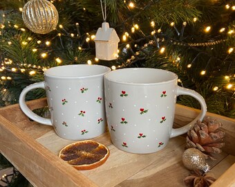 Taza de porcelana pintada a mano - Patrones de acebo navideño