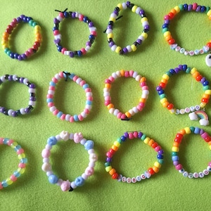 Pulseras Kandi de cuentas hechas a mano con la bandera del orgullo LGBTQ+