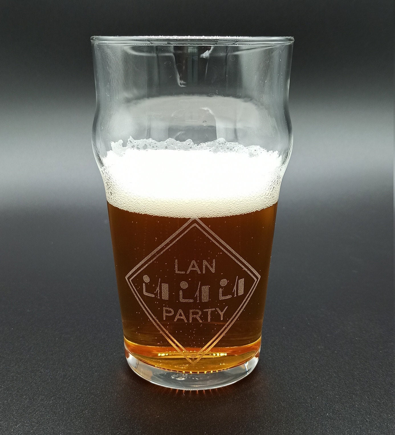 Pinte Customisée Lan Party avec Logo