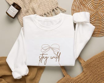 Sudadera Stay Wild Coquette con lazo, estampado de letras bonitas