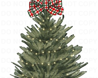 Op de afbeelding: Waterverfillustratie van een kerstboom met een rood, groen en wit geruite strik. De boom is groen en heeft kleine, twinkelende lichtjes. De achtergrond is wit.