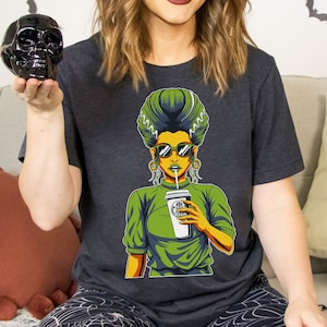 Braut von Frankenstein Frau Tshirt, Kaffee Horror, Universal Monster, Horror Filmklassiker, Halloween Braut, Herbst Kaffee, Spooky Sips