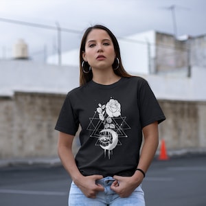 Moon Rose Eye Occult Vintage Witchcraft Occult Witch Gothic Mystic T-Shirt