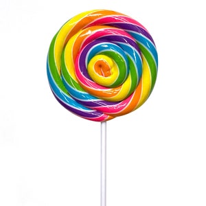 Peut inclure: Une sucette arc-en-ciel colorée avec un bâton blanc. La sucette est une spirale de rouge, orange, jaune, vert, bleu et violet.