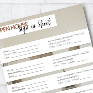 以下が含まれることがあります： 「OPEN HOUSE Sign in Sheet」の文字が入ったオープンハウスのサインインシート。名前、電話番号、メールアドレスの記入欄と、不動産業者との連携や売買に関する質問が含まれています。