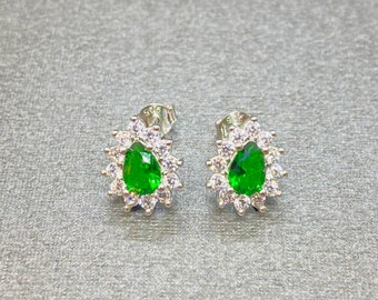 Smaragd Cluster Ohrstecker, Zarte Smaragd CZ Ohrstecker, Mai Birthstone Ohrringe, 925K Sterling Silber Smaragd Ohrstecker