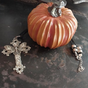 Gothic Skull Cross Pendant: Edgy Halloween Jewelry for Men & Women | Unique Eyelet Design Gift