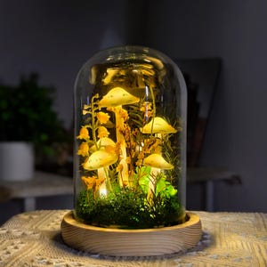 Lampada a forma di fungo fatta a mano con mughetto e fiori secchi, regalo accogliente per lei o per gli amanti della natura, regalo di compleanno, regali per lei