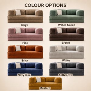 Op de afbeelding: Een selectie van modulaire banken in diverse kleuren, waaronder beige, watergroen, roze, bruin, baksteen, wit, marineblauw, antraciet en mosterd. Elke bank heeft een bijpassend kussen. De tekst "COLOUR OPTIONS" staat bovenaan.