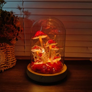 Lampe de champignon rouge vif peinte à la main Veilleuse de champignon avec vigne de fleur rose Cadeau d’anniversaire Idées cadeaux d’anniversaire