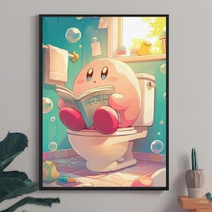 Puede incluir: Impresión enmarcada de un personaje de dibujos animados rosa con grandes ojos azules leyendo un libro en un inodoro. La escena del baño incluye burbujas, una ventana y un pajarito amarillo.