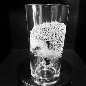 HEDGEHOG ENGRAVED glass, personalised, etched, gift, wine, whiskey, gin, vase, photo, picture, beer, decanter, tankard, dad, mum