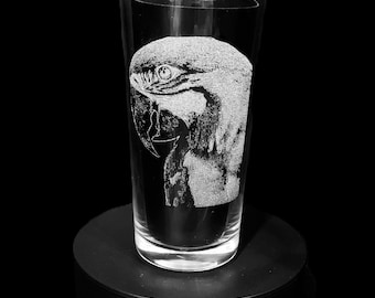 MACAW PARROT ENGRAVED glass, personalised, etched, gift, wine, whiskey, gin, vase, photo, picture, beer, decanter, tankard, dad, bird