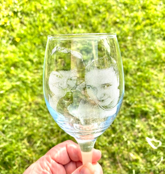 PHOTO ENGRAVED  glassware, personalised etched glass, pets, dogs, cat, pictures of family, gift. pint, whiskey tankard, gin, horse red wine