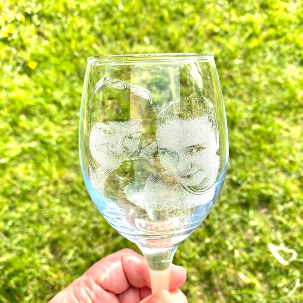 PHOTO ENGRAVED  glassware, personalised etched glass, pets, dogs, cat, pictures of family, gift. pint, whiskey tankard, gin, horse red wine