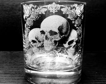 Deluxe Whisky SKULL & ROSE ENGRAVED Glas personalisierte geätztes Glas Geschenk Bier, Pint, Tankard Gin, Dark Gothic Rock, Tattoo, Tintenwein
