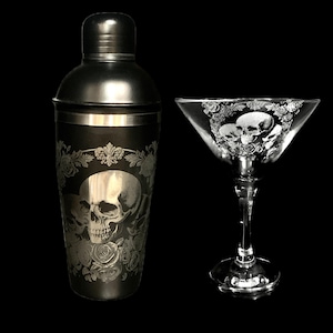 Deluxe Tri Skull & Rose gravierte COCKTAIL SHAKER personalisiert geätzt, Goth, Geschenk, Whisky, Gin, Bar, Rum schwarz, Mixologen Rock Martini Cup Bild 2