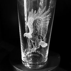 EAGLE ENGRAVED glass, personalised, etched, gift, wine, whiskey, gin, vase, photo, picture, beer, decanter, tankard, dad, mum