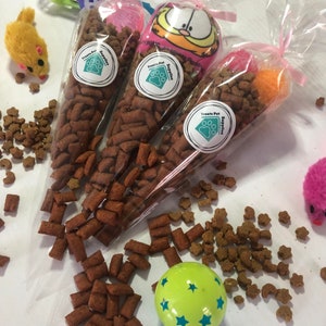 CAT TREAT CONES / Kitty Birthdays / Easter Treats / Christmas Gifts / Ideal Gift for Furry friends!