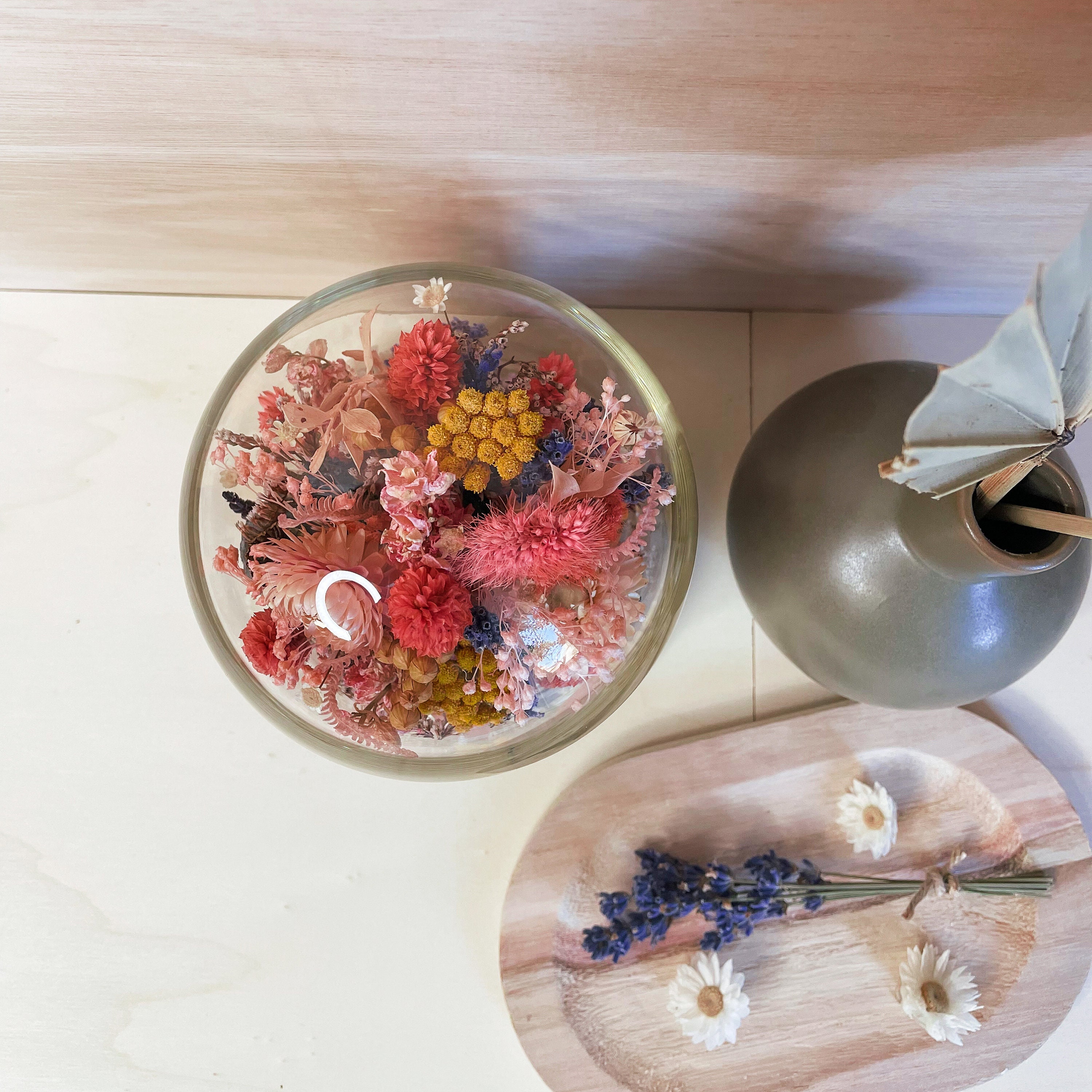 Cloche en Verre de Fleurs Séchées ou Décoration Intérieure Doradus