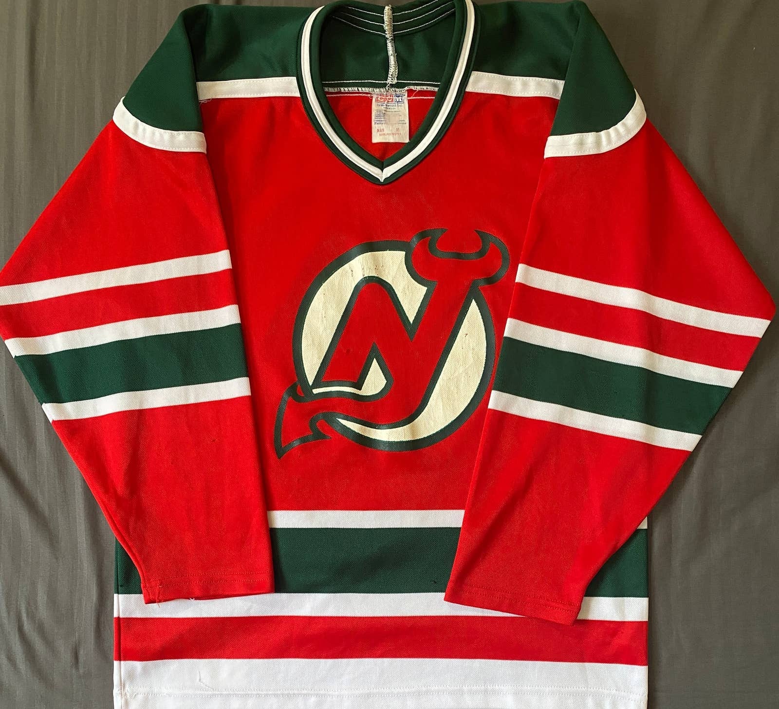 Vintage NHL (Russell Athletic) - New Jersey Devils Crew Neck Sweatshirt  1990s Large – Vintage Club Clothing