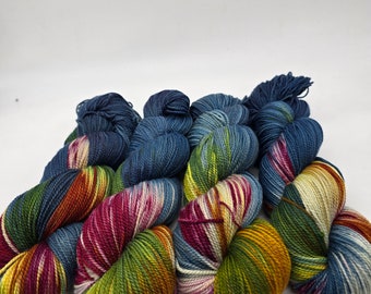Merino Wolle handgefärbt mit Pflanzen und Naturfarben